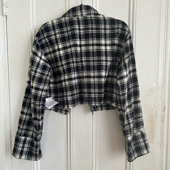 ASOS Design Cropped Oversized Black White Plaid Shirt - Picture 5 of 5